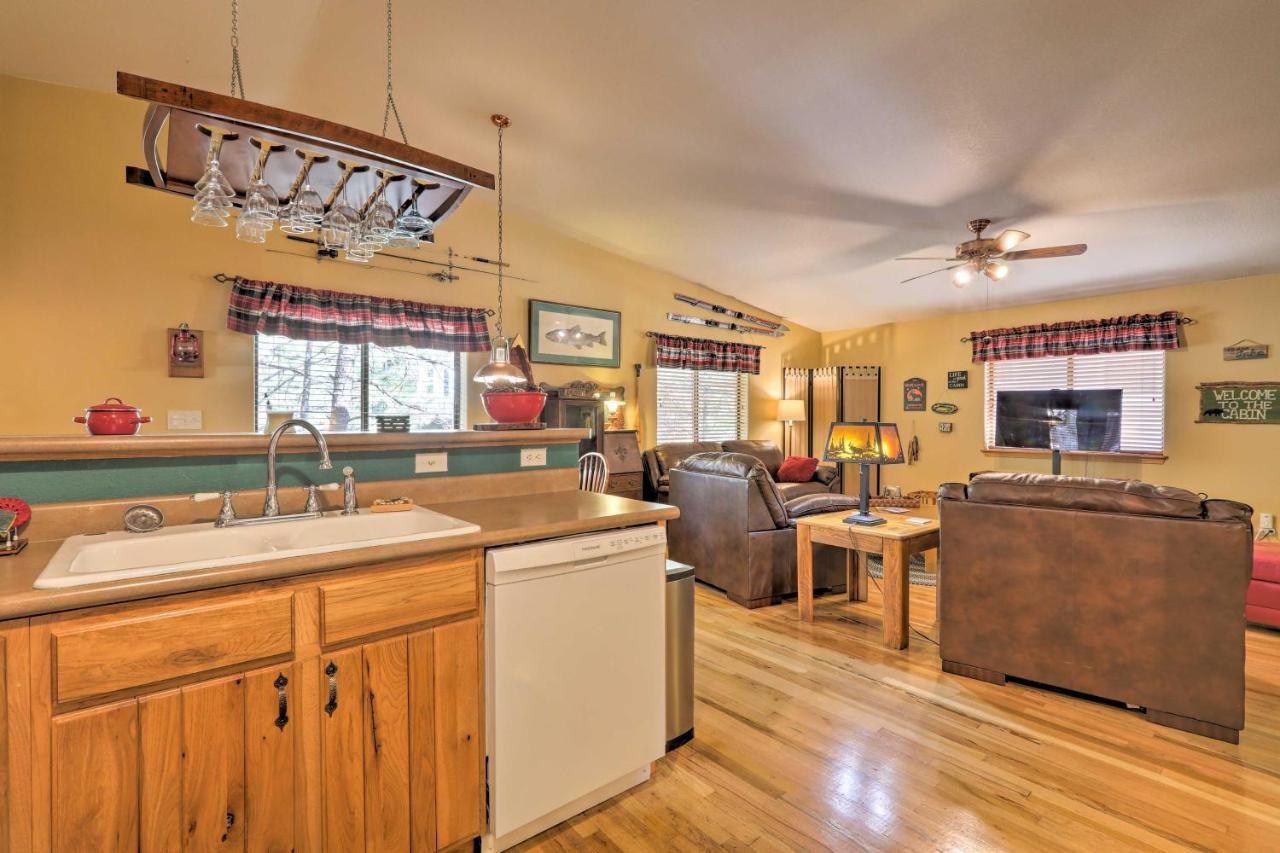 Rustic Cabin With Deck About 4 Mi To Old Town Flagstaff! Exterior photo