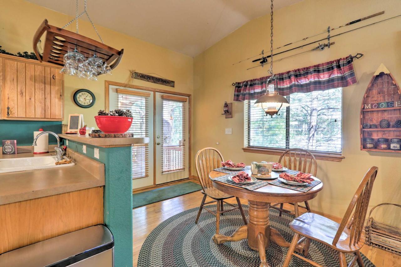 Rustic Cabin With Deck About 4 Mi To Old Town Flagstaff! Exterior photo