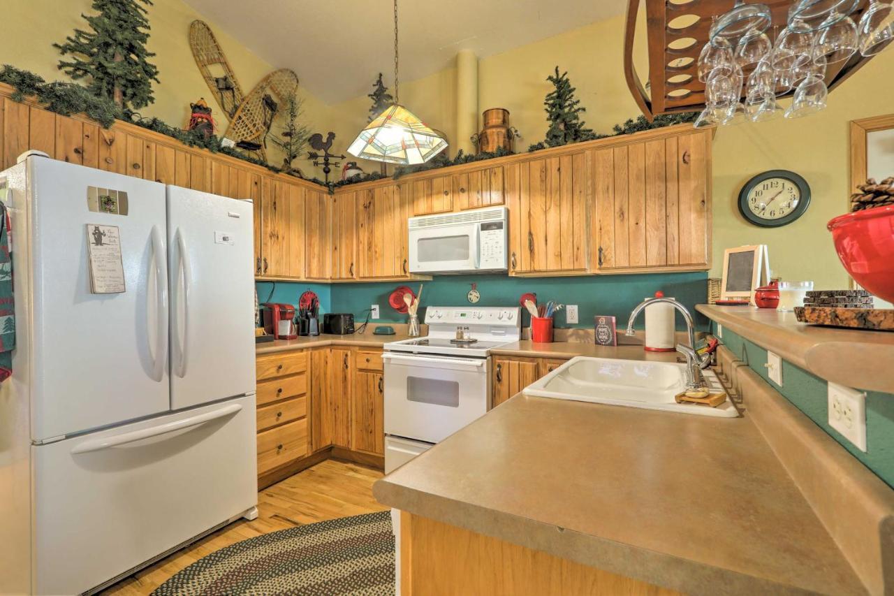 Rustic Cabin With Deck About 4 Mi To Old Town Flagstaff! Exterior photo